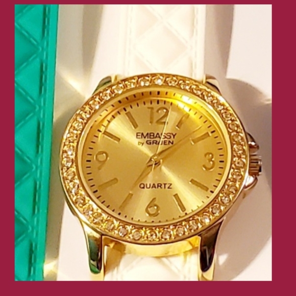 Embassy Quartz Watch with 5 Colorful Bands - Picture 3 of 6